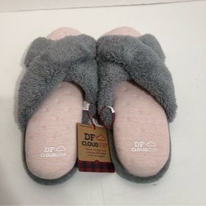 NWT Women’s Dearfoam slippers